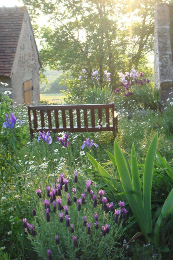 La Tour Bed and Breakfast Marcilly-la-Gueurce Buitenkant foto