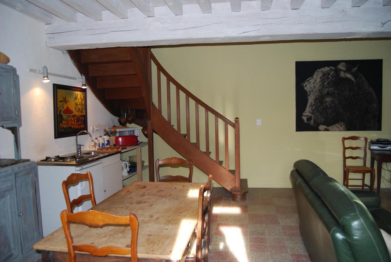La Tour Bed and Breakfast Marcilly-la-Gueurce Buitenkant foto
